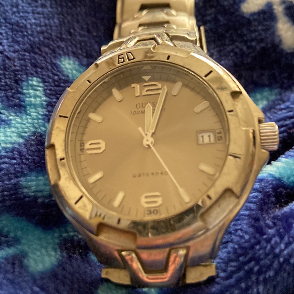 🤍🤍 Men’s guess watch - Picture 2 of 8